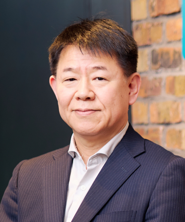 景山　均　氏